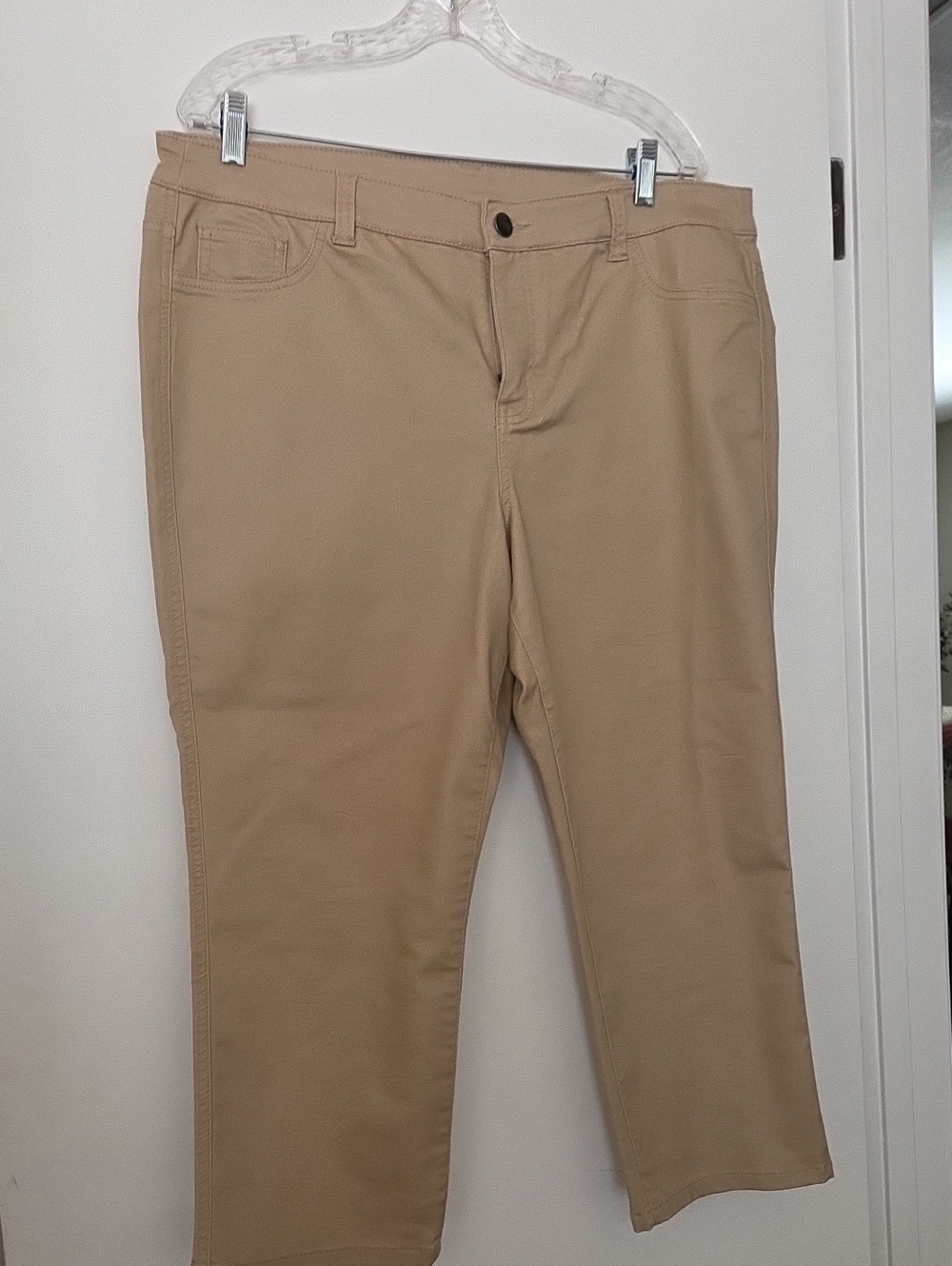 Style & Co Women’s Tan Stretch Capri Jeans
